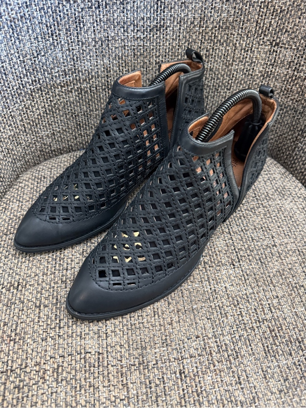 Jeffrey Campbell Taggart Open Weave Black Leather Ankle Boots Size 8.5